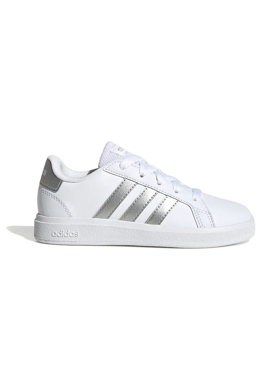Adidas Grand Court 2 K – Weiße Sneakers mit silbernen Streifen