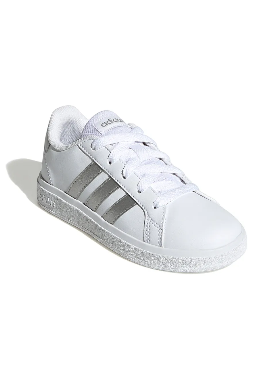 Adidas Grand Court 2 K – Weiße Sneakers mit silbernen Streifen