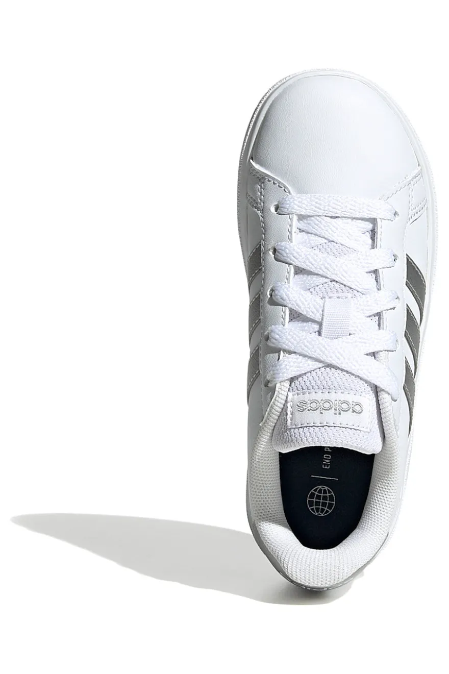 Adidas Grand Court 2 K – Weiße Sneakers mit silbernen Streifen