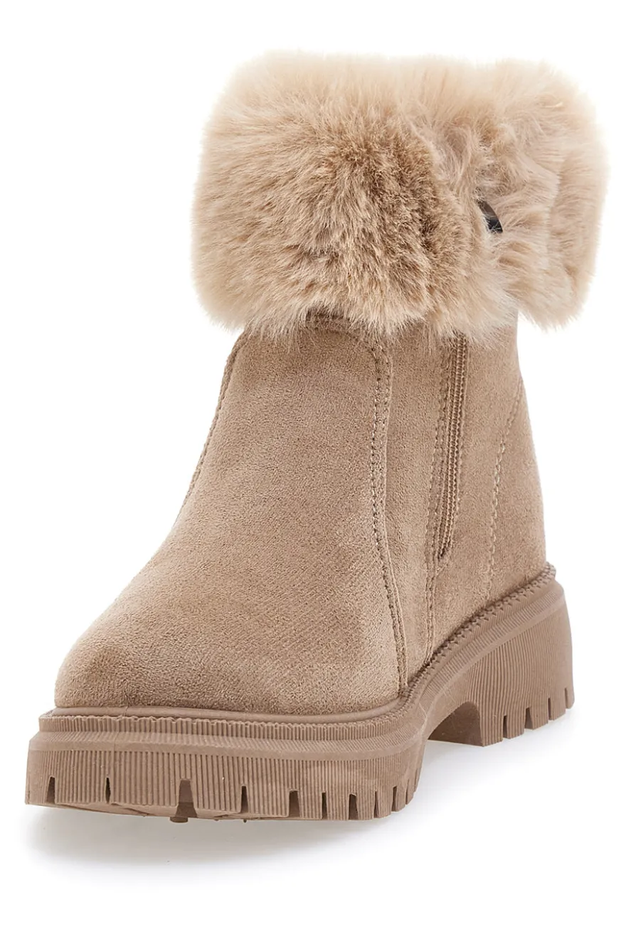 Beige Stiefeletten mit seitlichem Reißverschluss, Pelzbesatz und warmer Innenausstattung Carrera CAW759136363