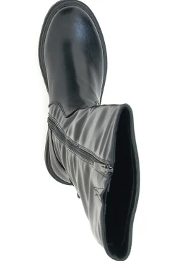 „Black Boots Café“ kostete 2001318