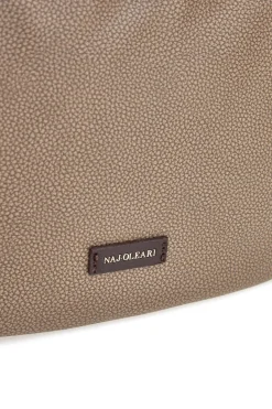 Borsa taupe con charm orsetto e zip dorate Naj-Oleari 61329/BOBA13