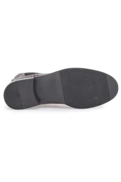 Braune Beatles-Stiefeletten aus echtem Leder im Café kosten 468
