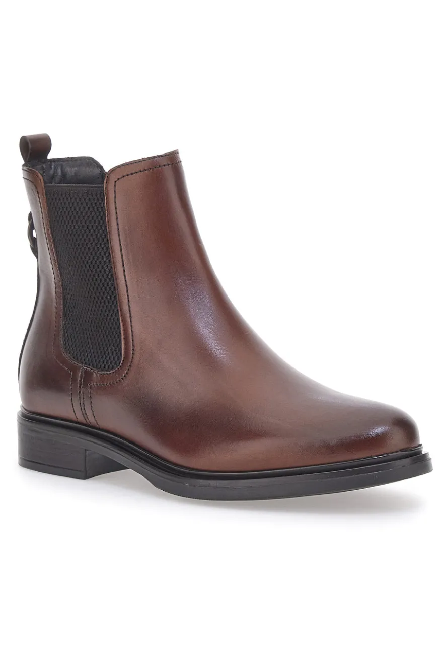 Braune Beatles-Stiefeletten aus echtem Leder im Café kosten 468