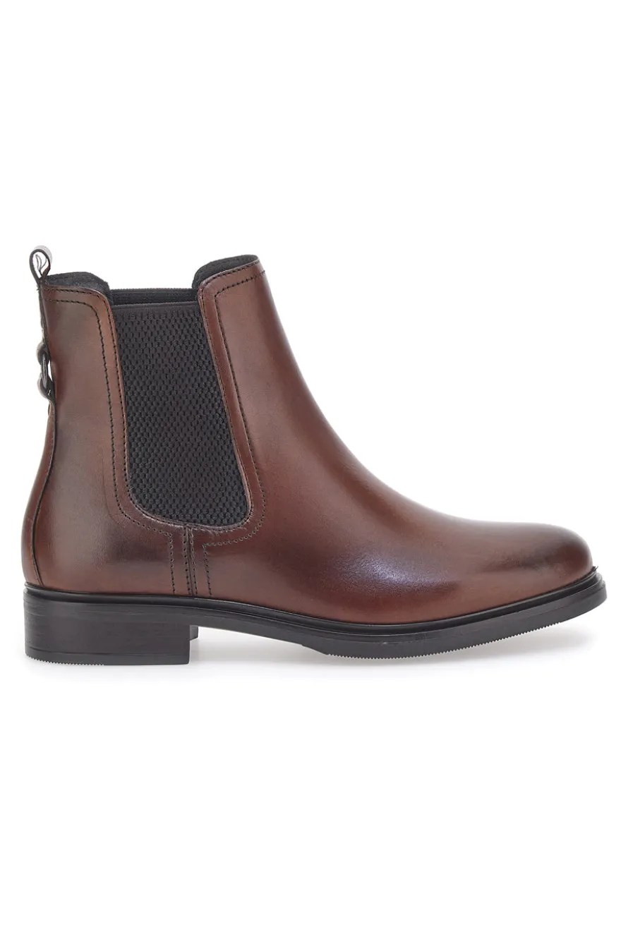 Braune Beatles-Stiefeletten aus echtem Leder im Café kosten 468