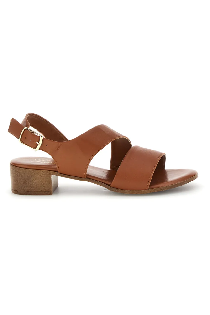 Braune Ledersandalen mit gekreuzten Riemen Pittarello Look 243080