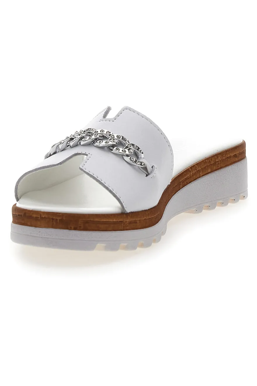 Ciabatta Bianca con Fascia in Pelle e Catena Decorativa PITTARELLO 333170811