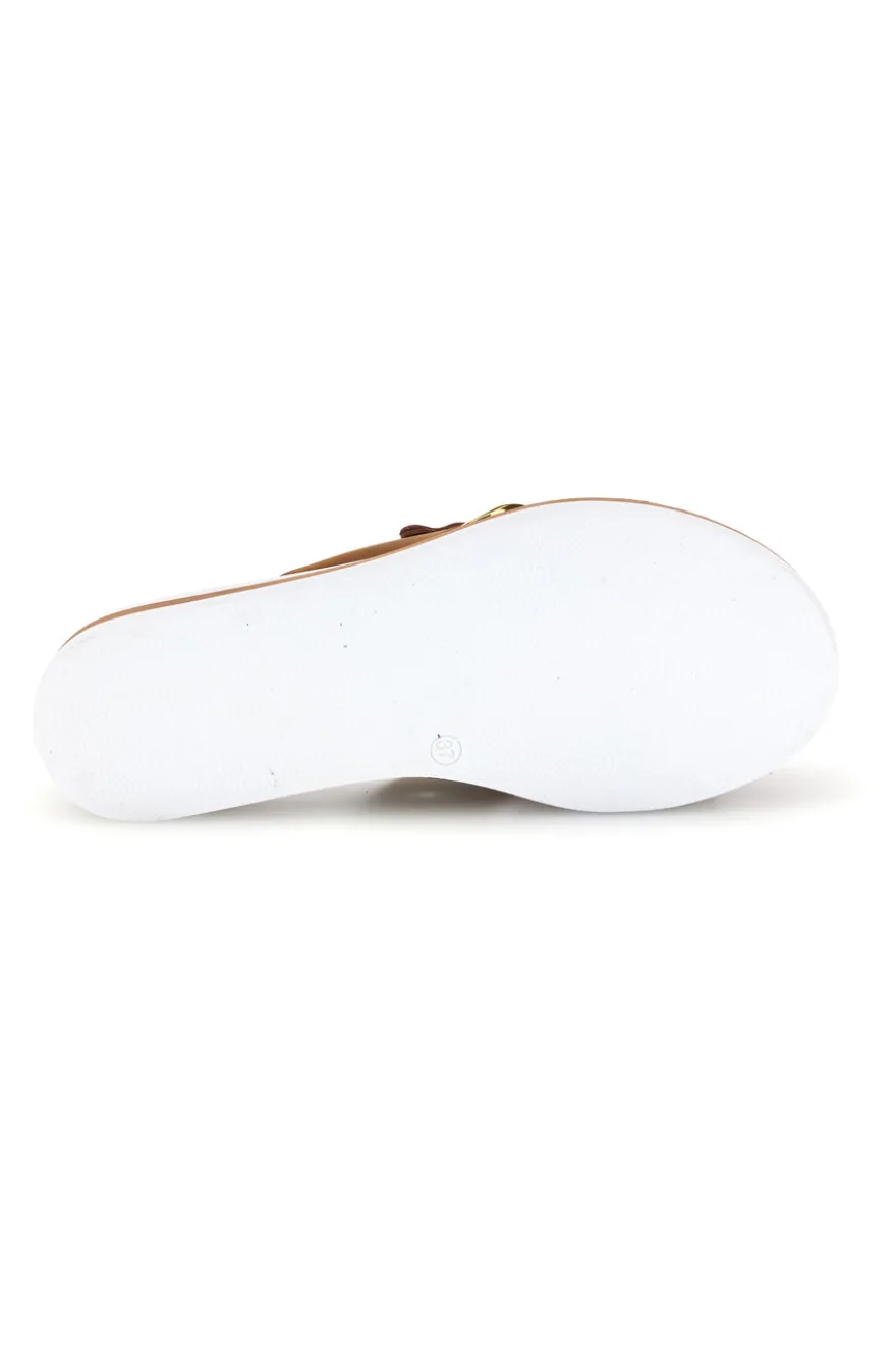 Ciabatta marrone con catena decorativa Prima riga M205