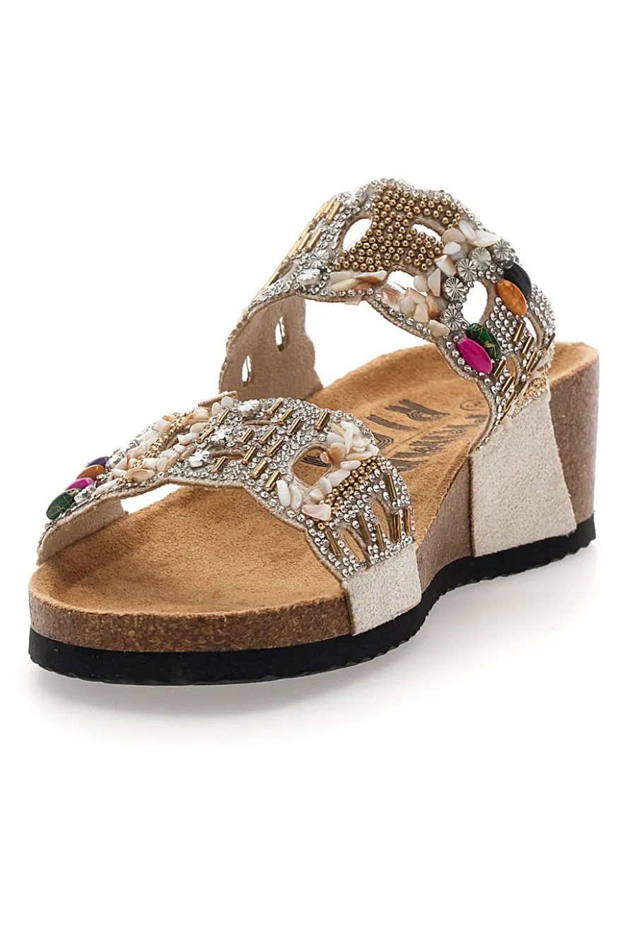 Ciabatte beige con doppia fascia decorata con strass e perline Prima Riga 14607