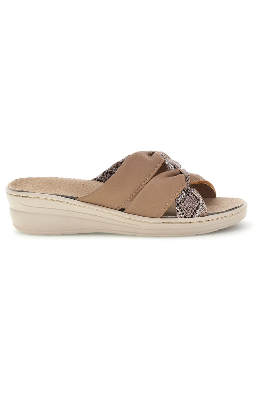 Ciabatte beige con fasce incrociate, inserti animalier e soletta estraibile Prima riga 1401