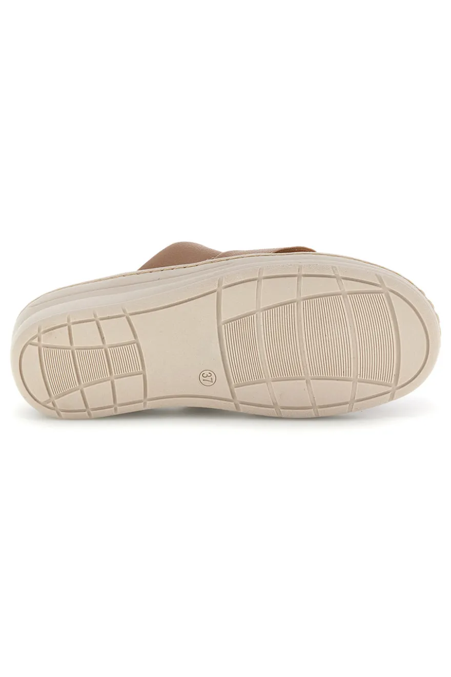 Ciabatte beige con fasce incrociate, inserti animalier e soletta estraibile Prima riga 1401