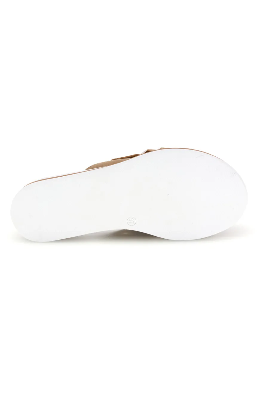Ciabatte beige con fasce incrociate e fibbia Prima riga M201
