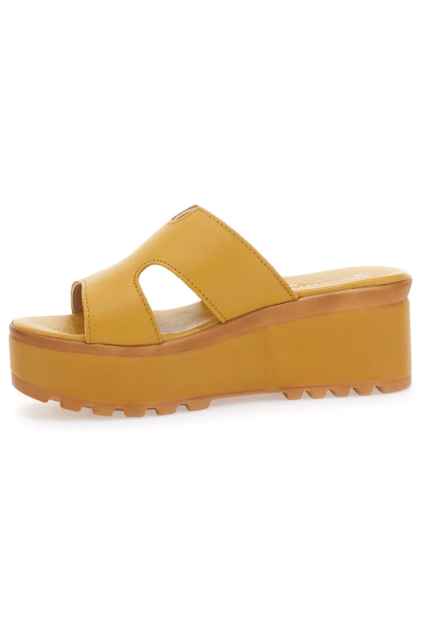 Ciabatte in vera pelle gialle PITTARELLO LOVE 3403101