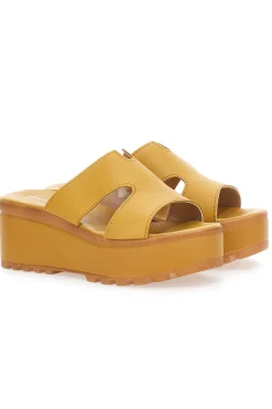 Ciabatte in vera pelle gialle PITTARELLO LOVE 3403101