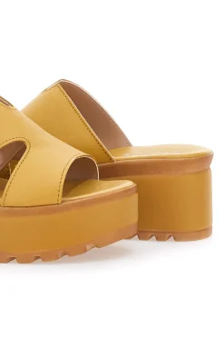 Ciabatte in vera pelle gialle PITTARELLO LOVE 3403101