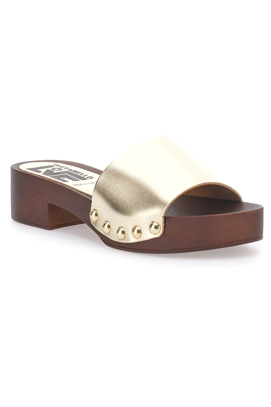 Ciabatte Zoccoli platino con borchie dorate e tacco basso Pittarello Love 9326