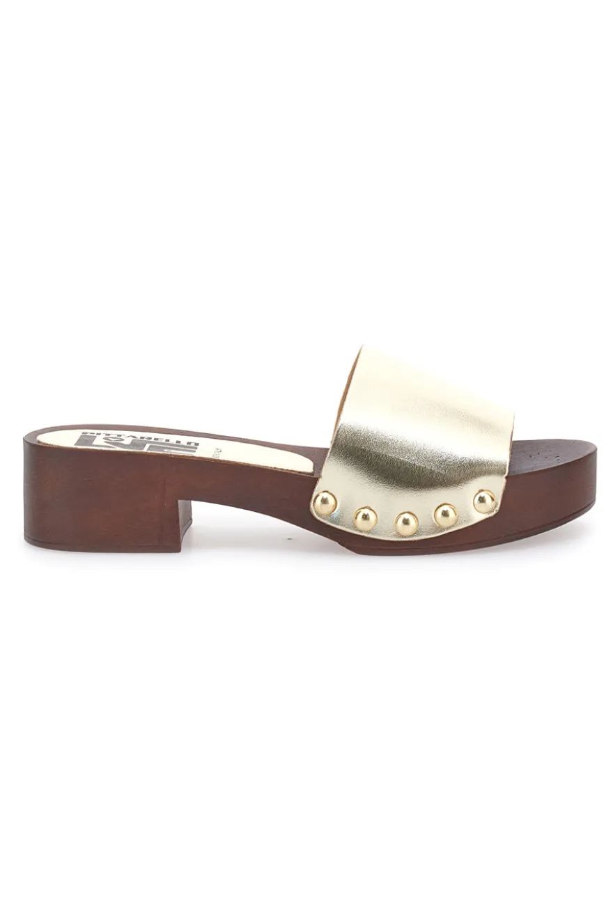 Ciabatte Zoccoli platino con borchie dorate e tacco basso Pittarello Love 9326