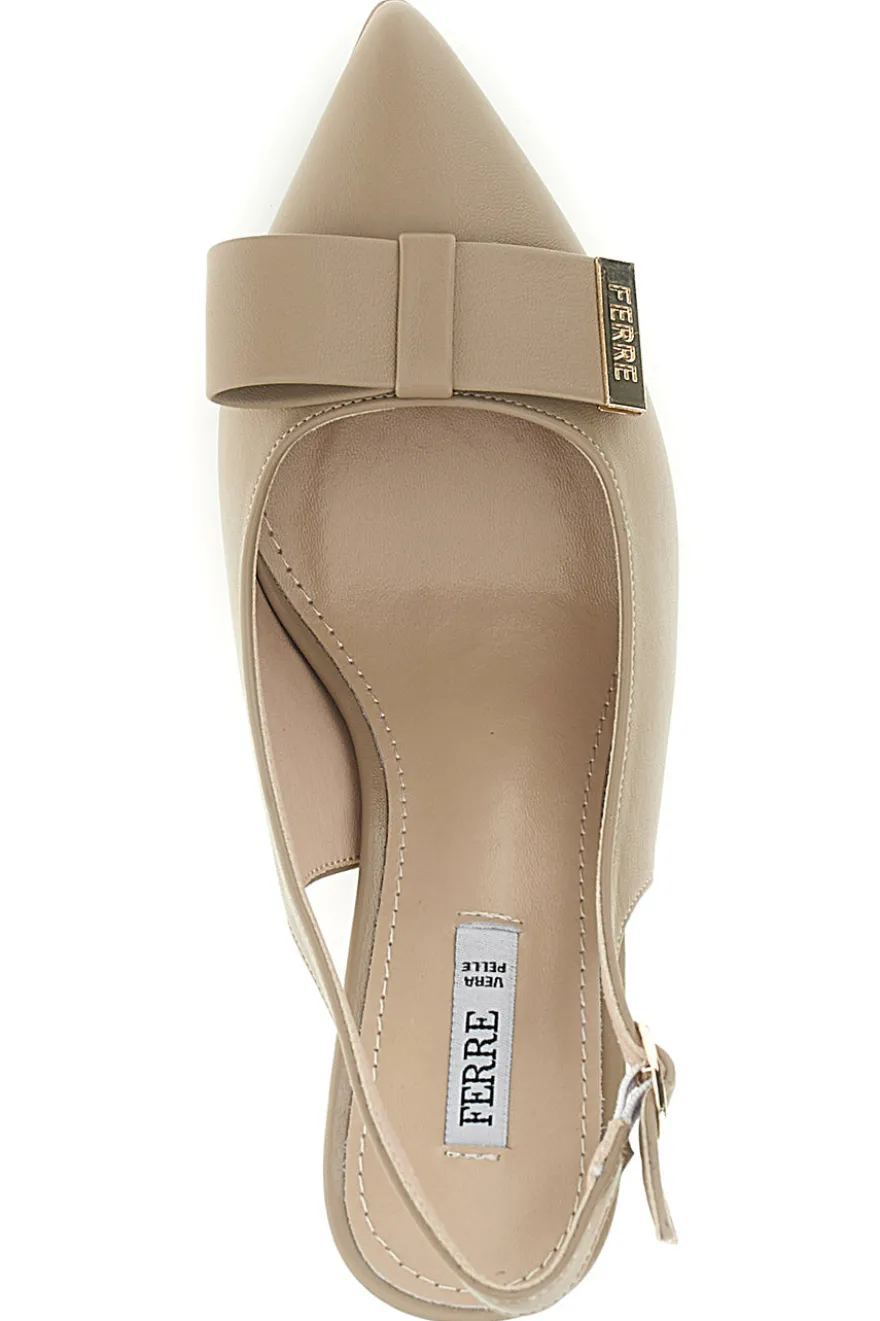 Décolleté beige con cinturino e dettaglio metallico Ferre F030