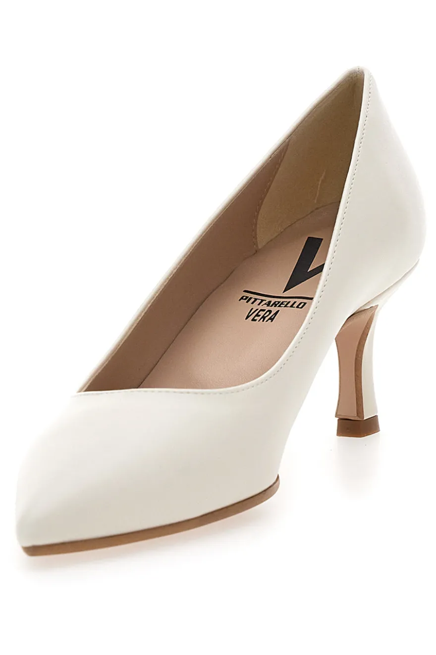 Décolleté color panna con tacco basso e punta affusolata Pittarello vera 6043