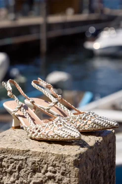 Décolleté slingback bianche intrecciate con tacco basso Mon Dieu 1601