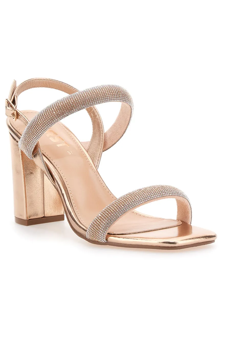 Die ersten 256 Roségold-Sandalen mit Absatz