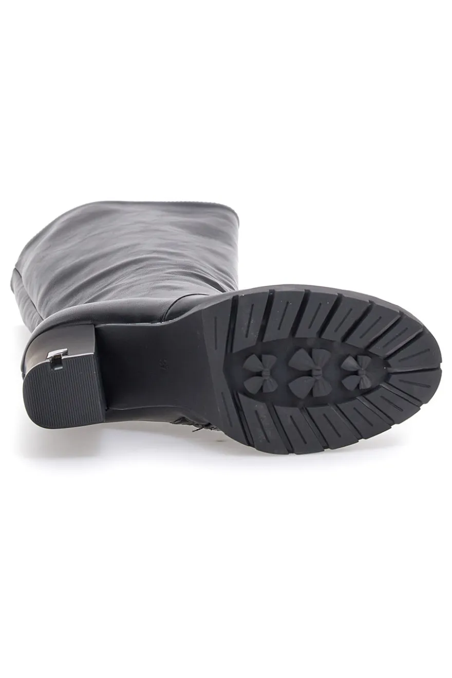 Die ersten schwarzen Stiefel mit hohen Absätzen H262538