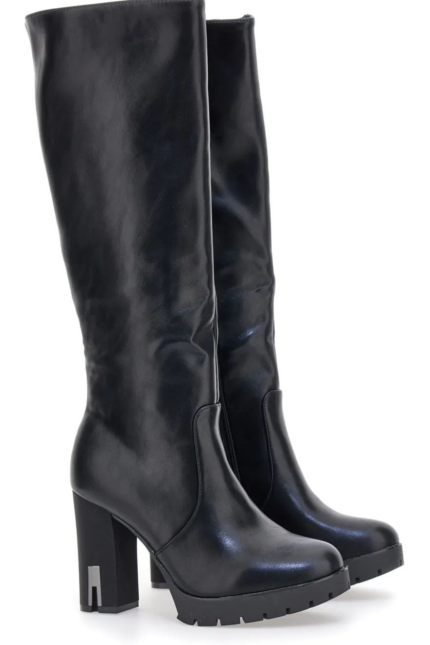 Die ersten schwarzen Stiefel mit hohen Absätzen H262538