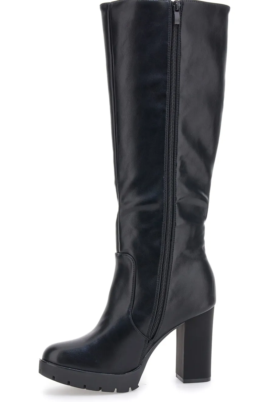 Die ersten schwarzen Stiefel mit hohen Absätzen H262538