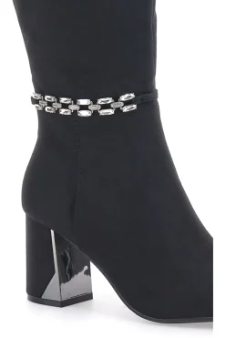 Die ersten 392-Stiefeletten mit Absatz
