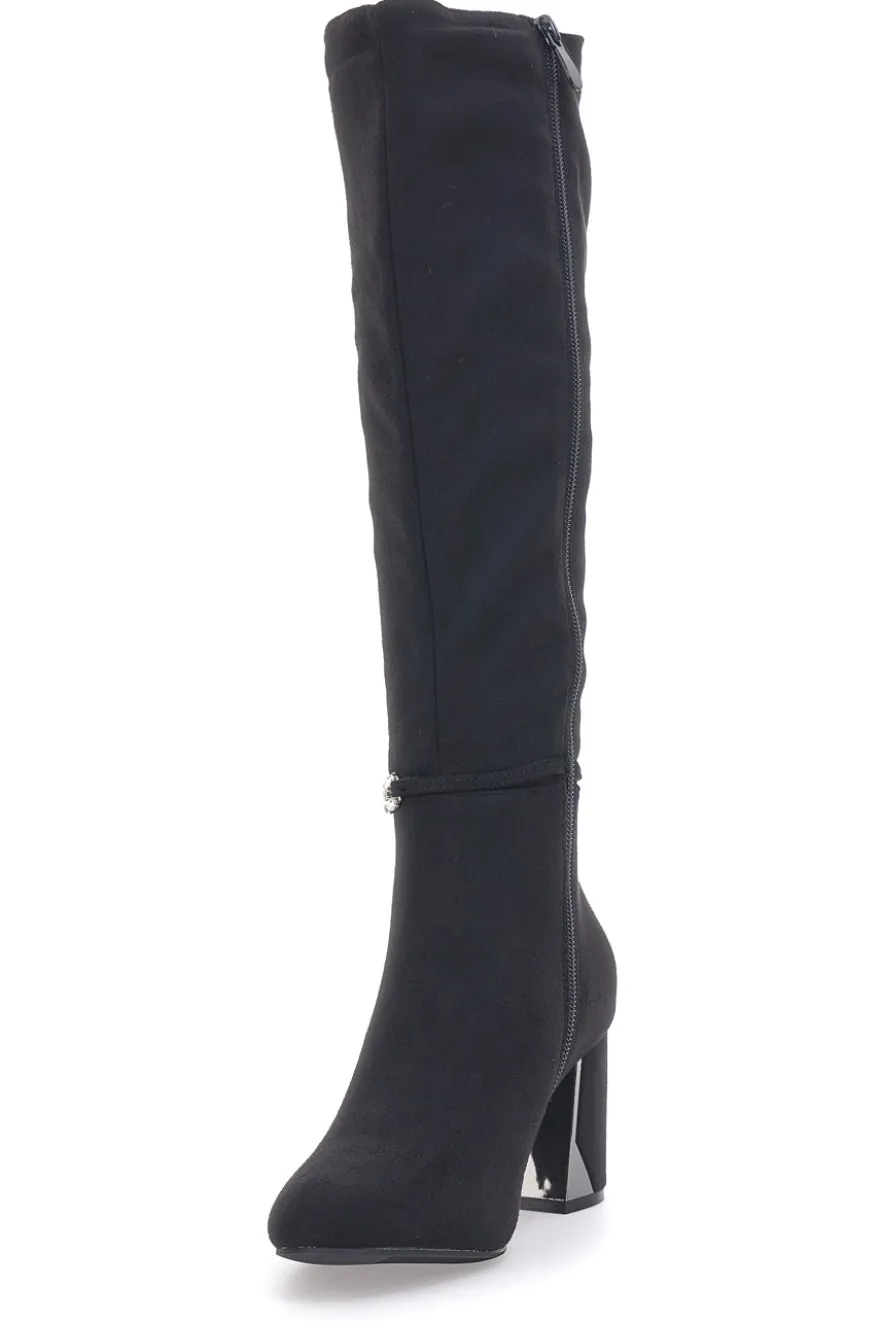 Die ersten 392-Stiefeletten mit Absatz