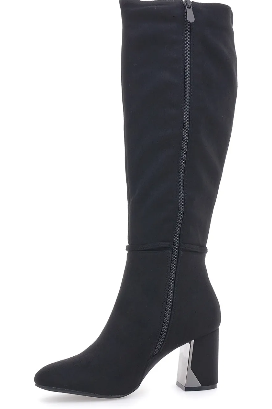 Die ersten 392-Stiefeletten mit Absatz