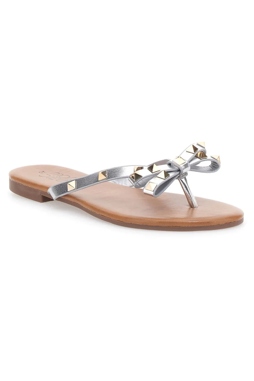 Flip-Flops mit silberner Schleife und Nieten MON DIEU PREA842