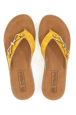 Gelbe Flip-Flops mit dekorativer goldener Schnalle INBLU 12 ZO