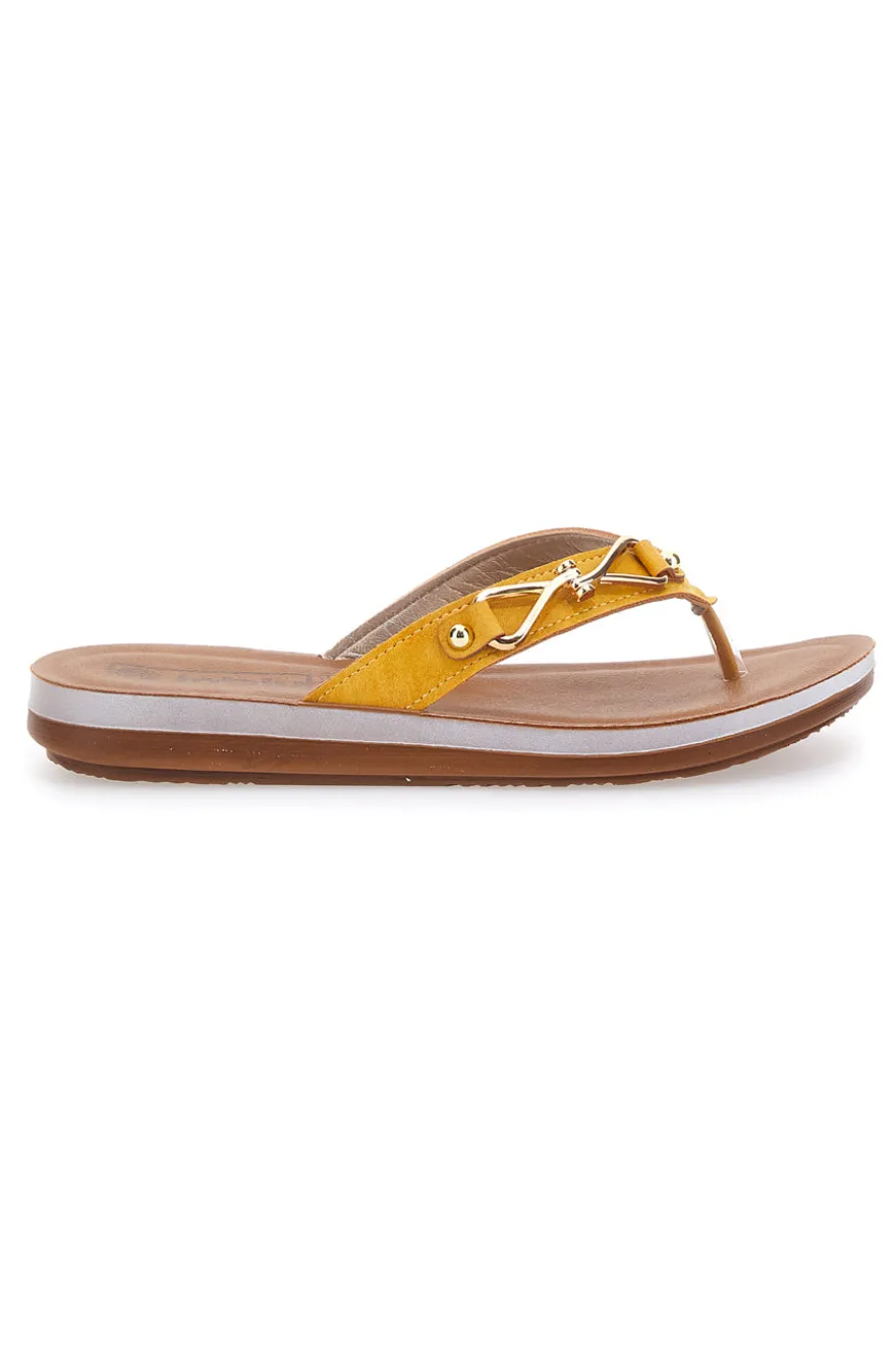 Gelbe Flip-Flops mit dekorativer goldener Schnalle INBLU 12 ZO