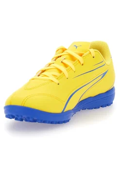 Gelbe Fußballschuhe und blaue Sohle von Puma Vitoria TT JR