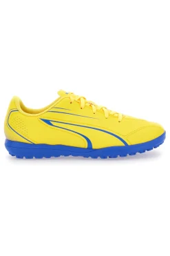 Gelbe Fußballschuhe und blaue Sohle von Puma Vitoria TT JR