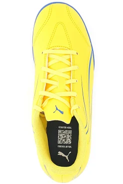Gelbe Fußballschuhe und blaue Sohle von Puma Vitoria TT JR