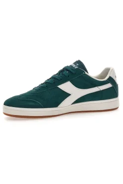 Grüne Wildleder-Sneaker mit seitlichem Diadora Kick-Logo