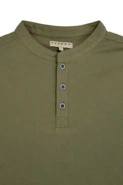 Grünes koreanisches Hals-T-Shirt mit Knöpfen Pittarello Tierra NBY3032