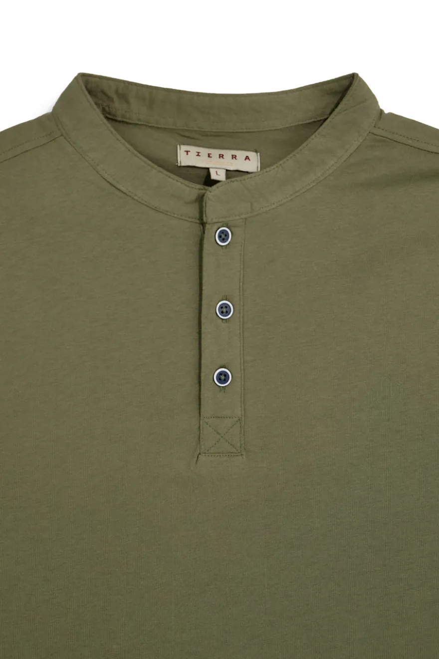 Grünes koreanisches Hals-T-Shirt mit Knöpfen Pittarello Tierra NBY3032