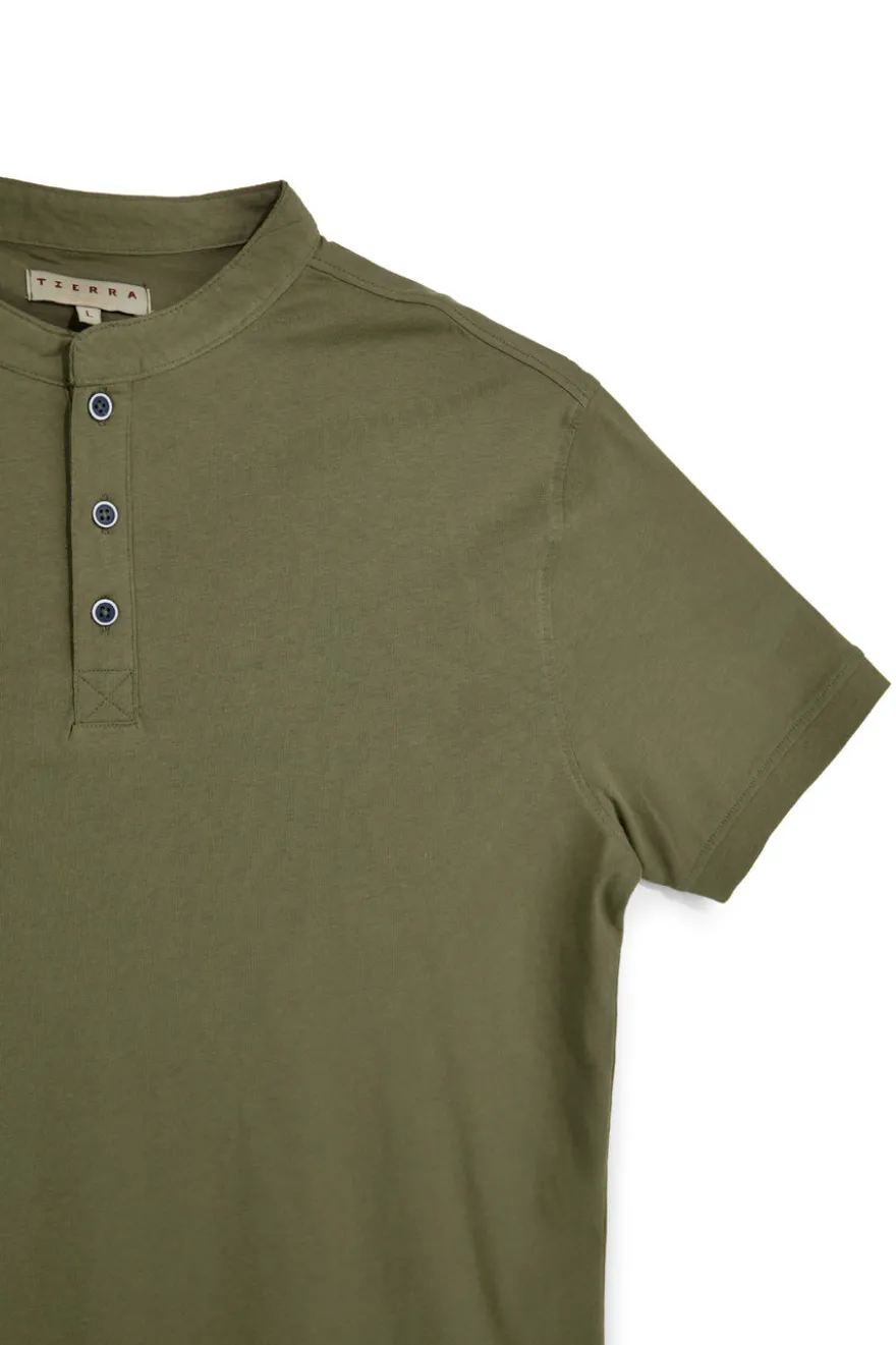 Grünes koreanisches Hals-T-Shirt mit Knöpfen Pittarello Tierra NBY3032