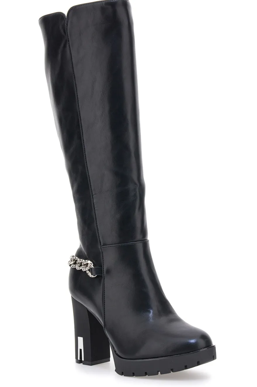 Hohe schwarze Stiefel mit dekorativer Kette THE FIRST H262534