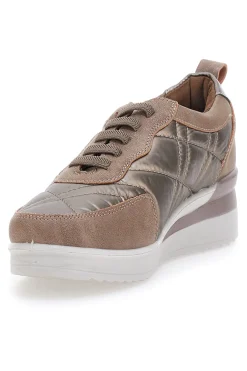 Khakifarbene Sneakers mit Schnürsenkeln und Plateausohle Mio Tempo 12412