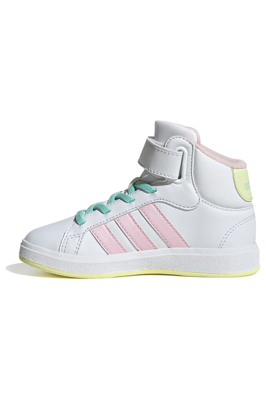 MID-CUT WEISSE SNEAKERS MIT BUNTEN DETAILS ADIDAS GRAND COURT MID K