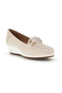Mocassini beige traforati con zeppa Mio tempo MINA910