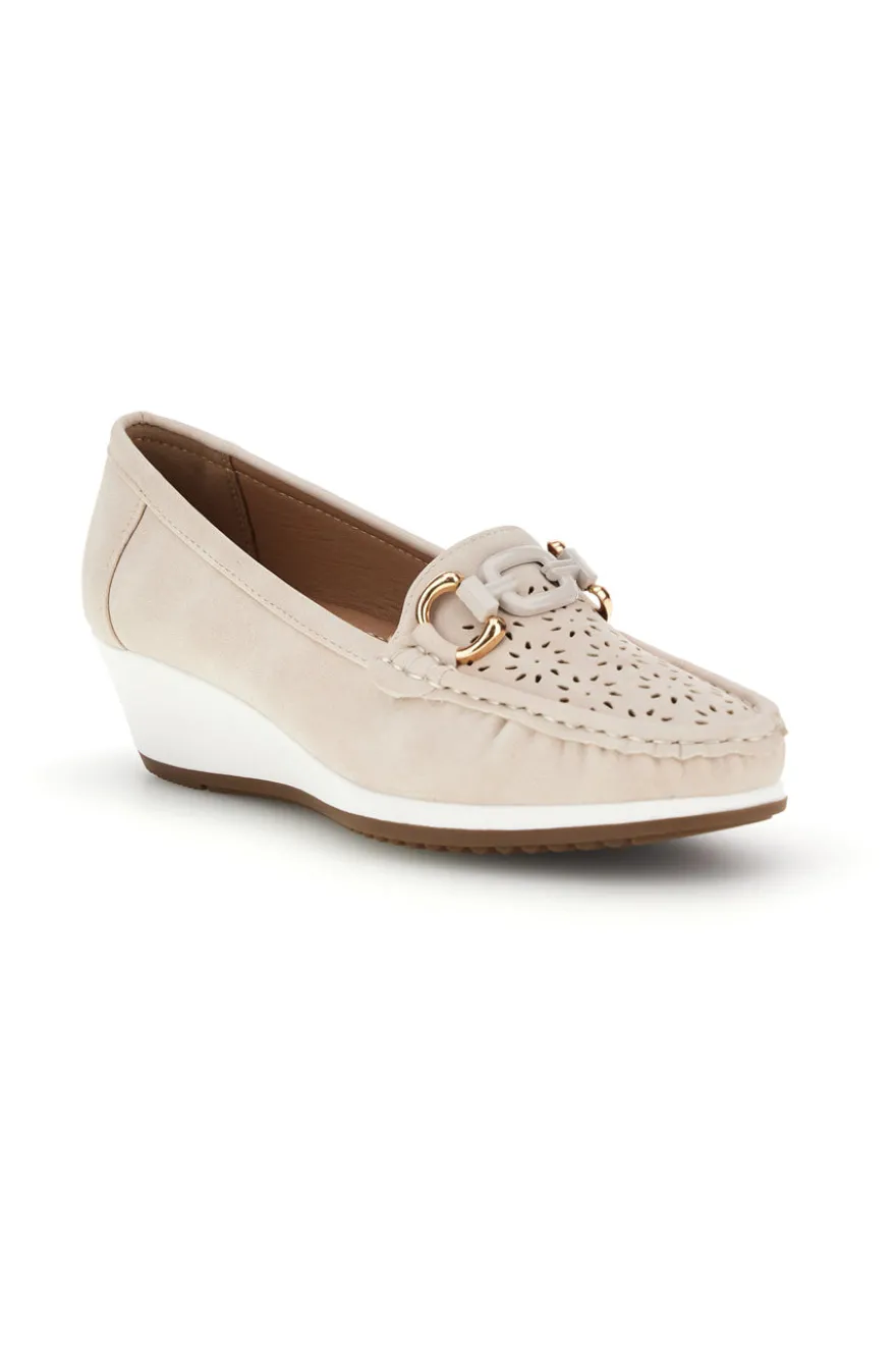 Mocassini beige traforati con zeppa Mio tempo MINA910