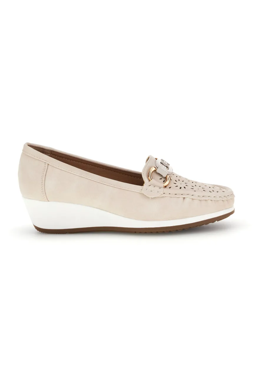 Mocassini beige traforati con zeppa Mio tempo MINA910