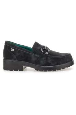Mocassini neri vegan effetto scamosciato con catena Eco Bio J535576