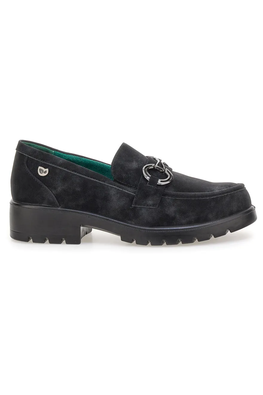 Mocassini neri vegan effetto scamosciato con catena Eco Bio J535576