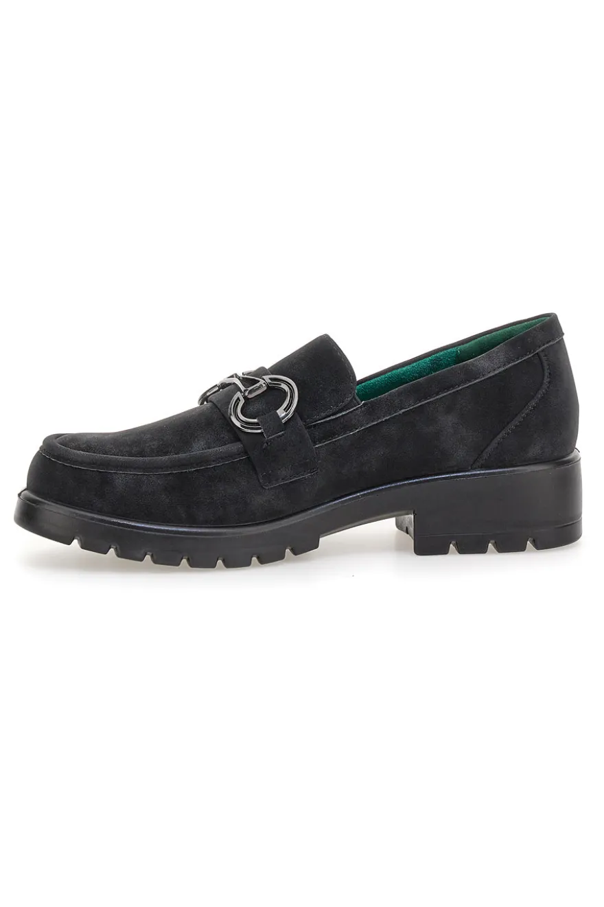 Mocassini neri vegan effetto scamosciato con catena Eco Bio J535576
